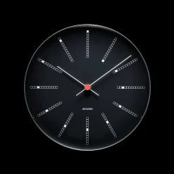 Arne Jacobsen Clocks Vægur Ø29 cm i sort | Køb her