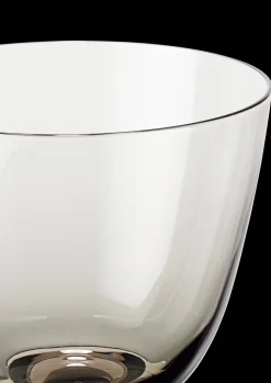 Holmegaard Glas på fod 35 cl i grå fra serien Flow | Køb her
