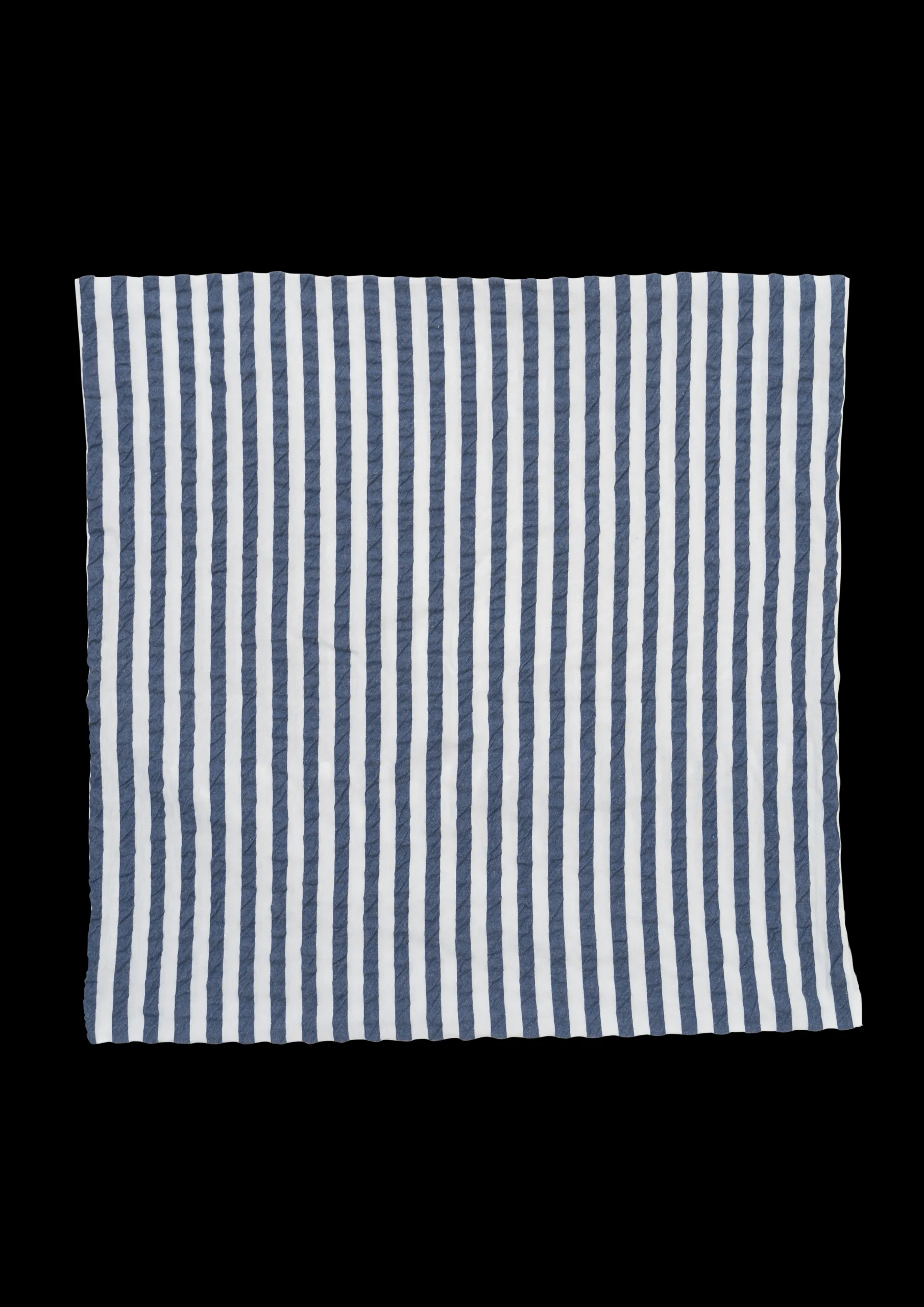 JUNA Bæk&Bølge Lines Pudebetræk 63x60 cm mørk blå/hvid