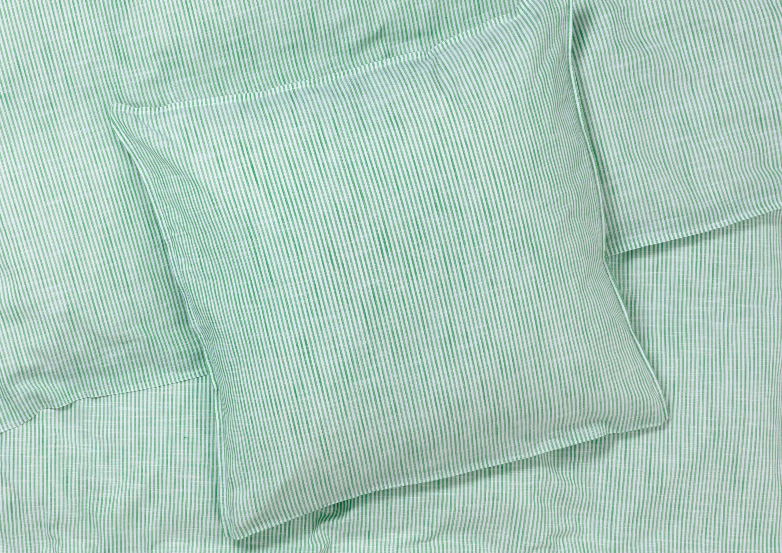 JUNA Monochrome Lines Sengetøj 140x200cm grøn/hvid | Køb her