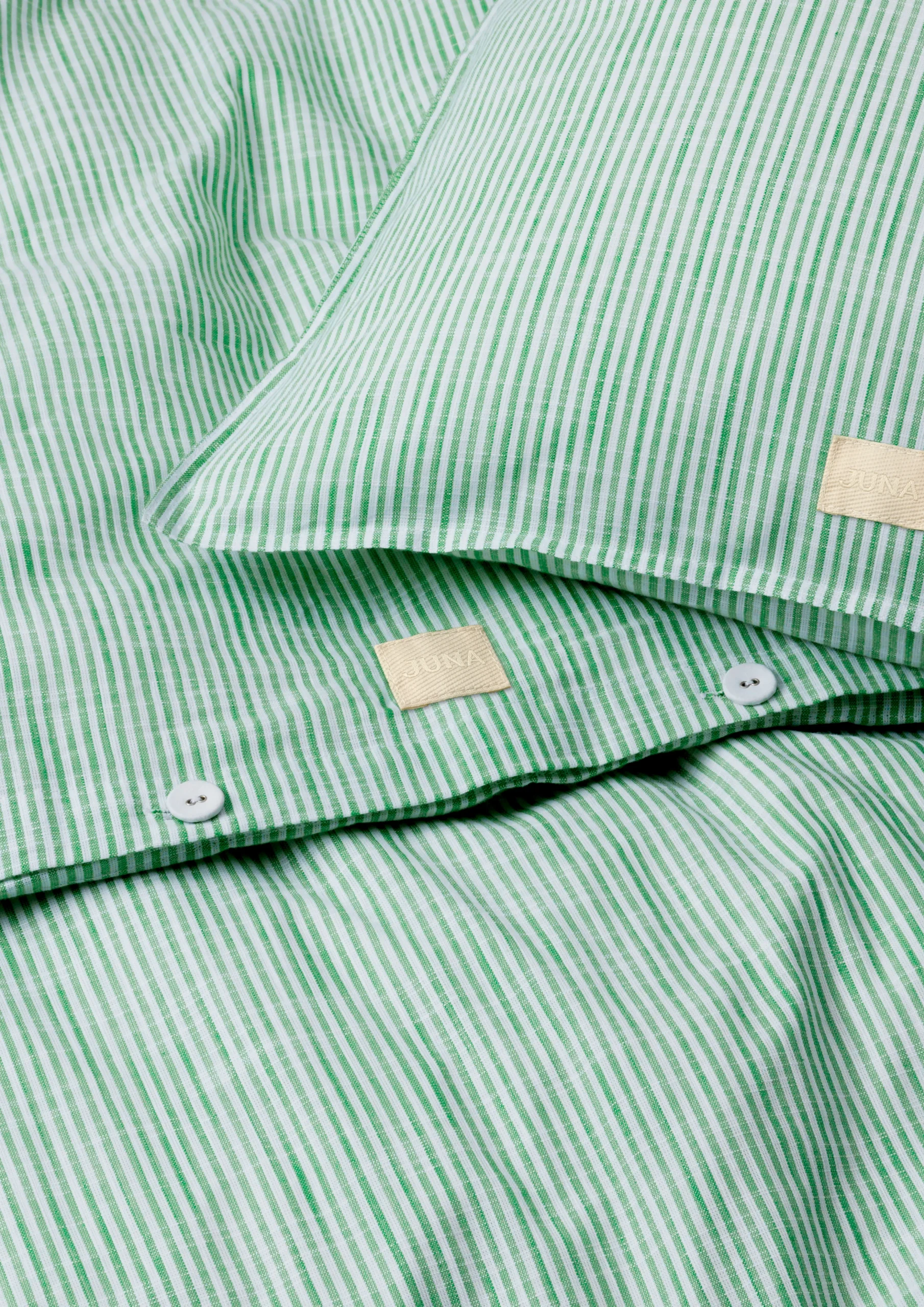 JUNA Monochrome Lines Sengetøj 150x210cm grøn/hvid | Køb her