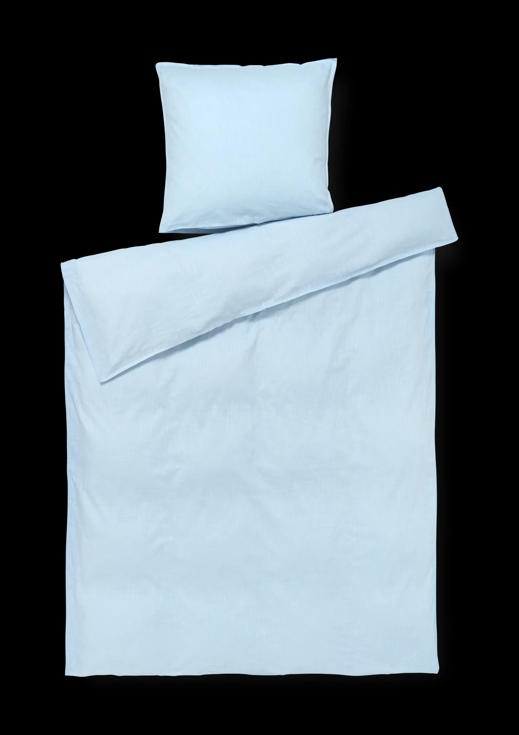 JUNA Monochrome Sengetøj 150x210 cm lys blå SE | Køb her