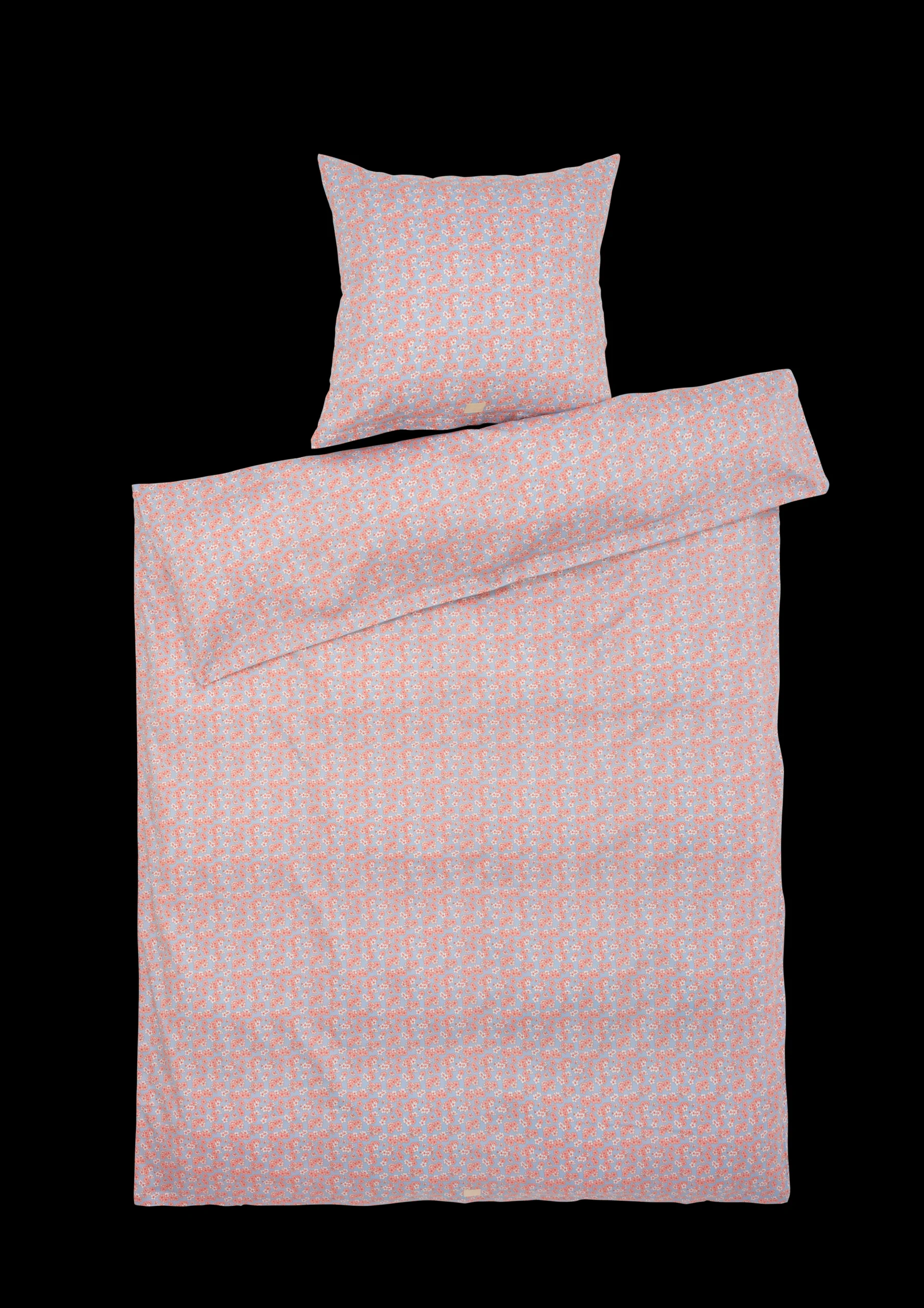 JUNA Pleasantly Sengetøj 140x220 cm lys blå DK | Køb her