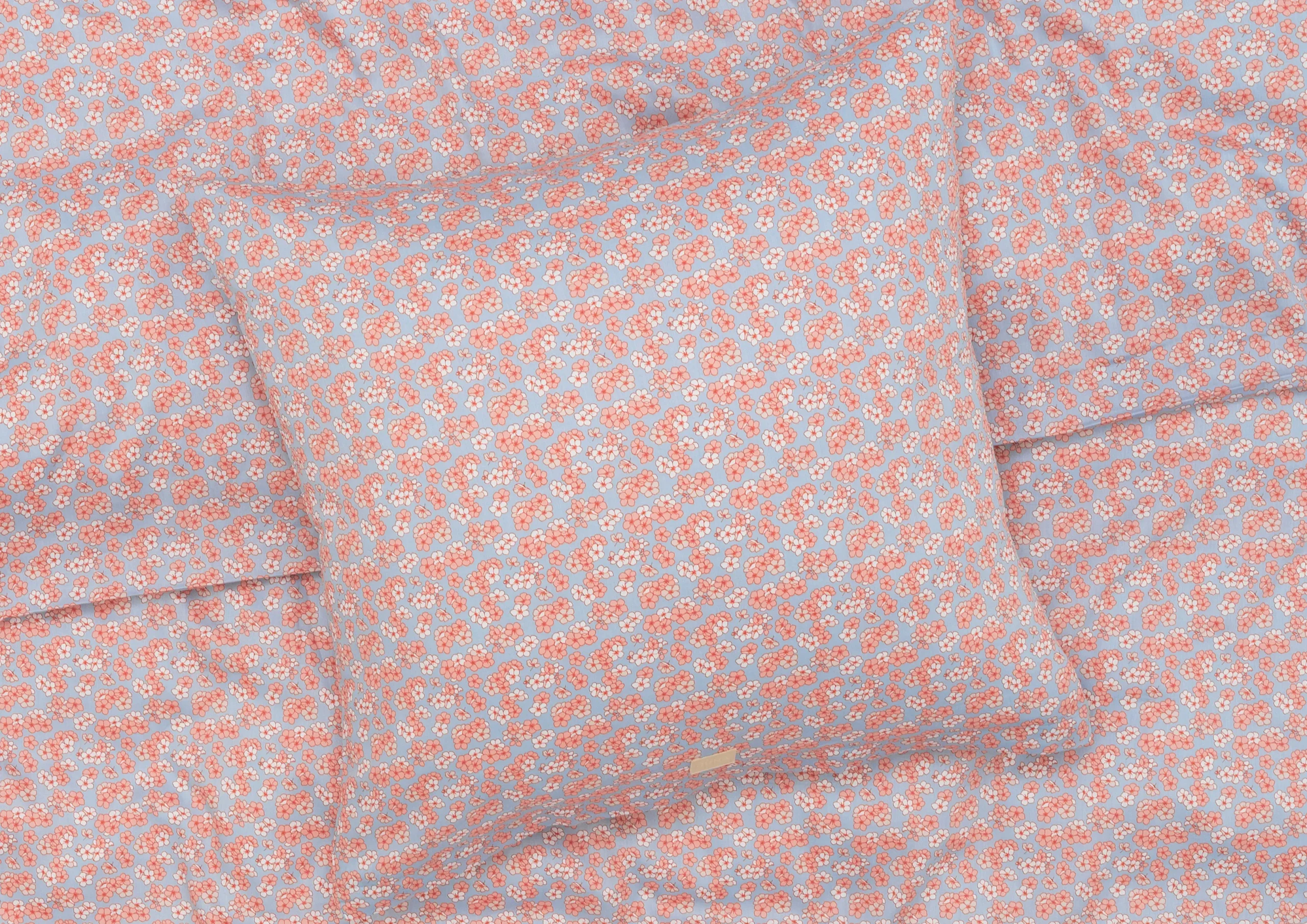 JUNA Pleasantly Sengetøj 140x220 cm lys blå DK | Køb her