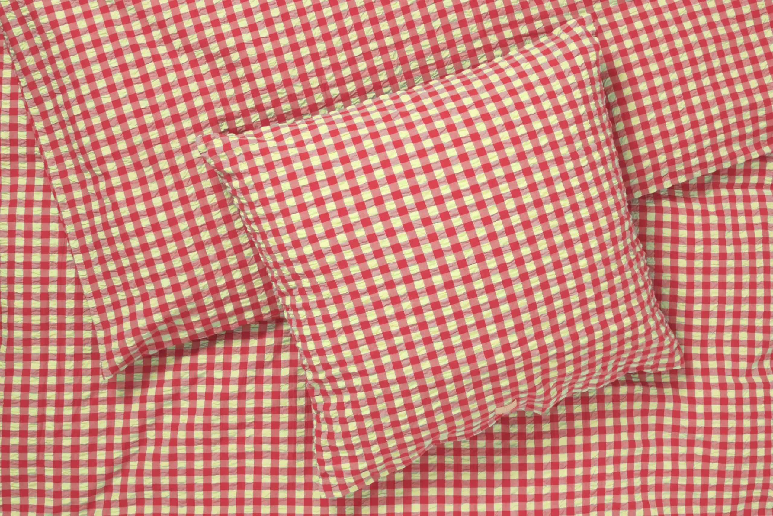 JUNA Sengetøj 150x210 cm i rød fra serien Bæk&Bølge