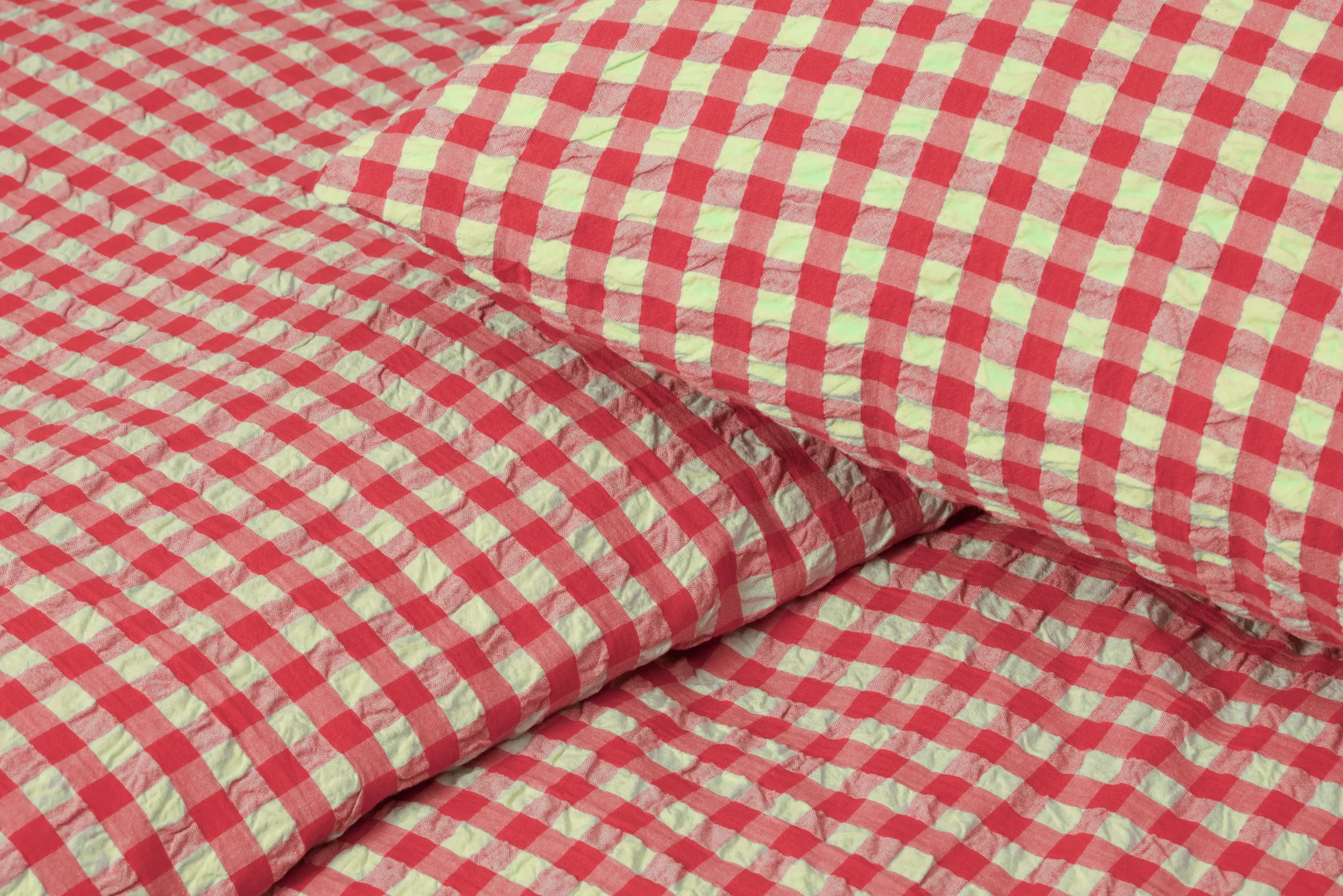 JUNA Sengetøj 150x210 cm i rød fra serien Bæk&Bølge