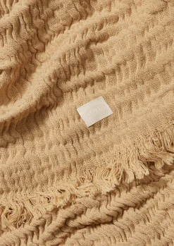 JUNA Sengetæppe 190x240 cm i sand fra serien Reloved