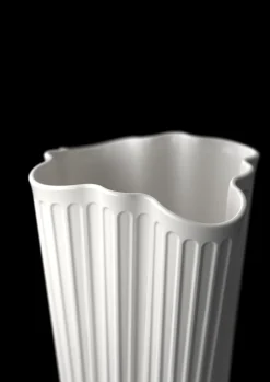 Kähler Unfold Vase H16.5 cm i hvid fra serien Hammershøi